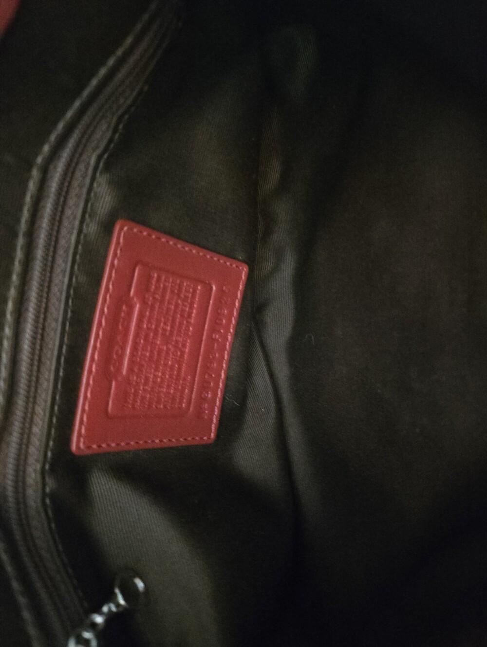 ✨️Coach Red Women's Shoulder Bag with Buckle Accent - Picture 3 of 9